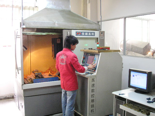 塑膠模具生產(chǎn)車間