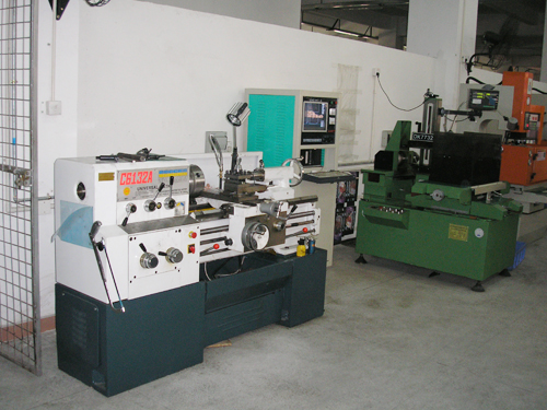 塑膠模具生產(chǎn)車(chē)間