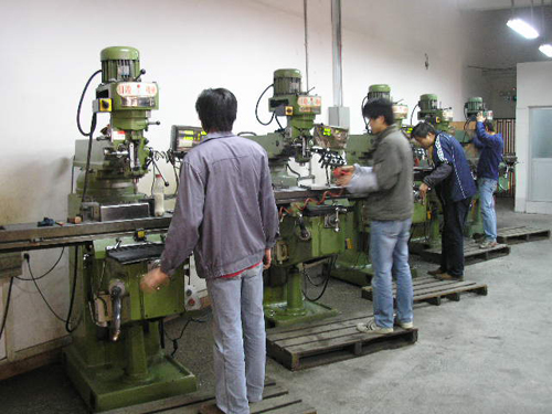 塑膠模具生產(chǎn)車間